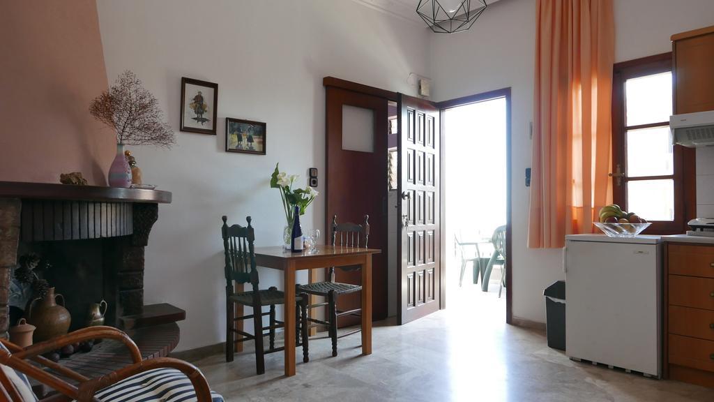 Angela Apartments Като Дарацо Екстериор снимка