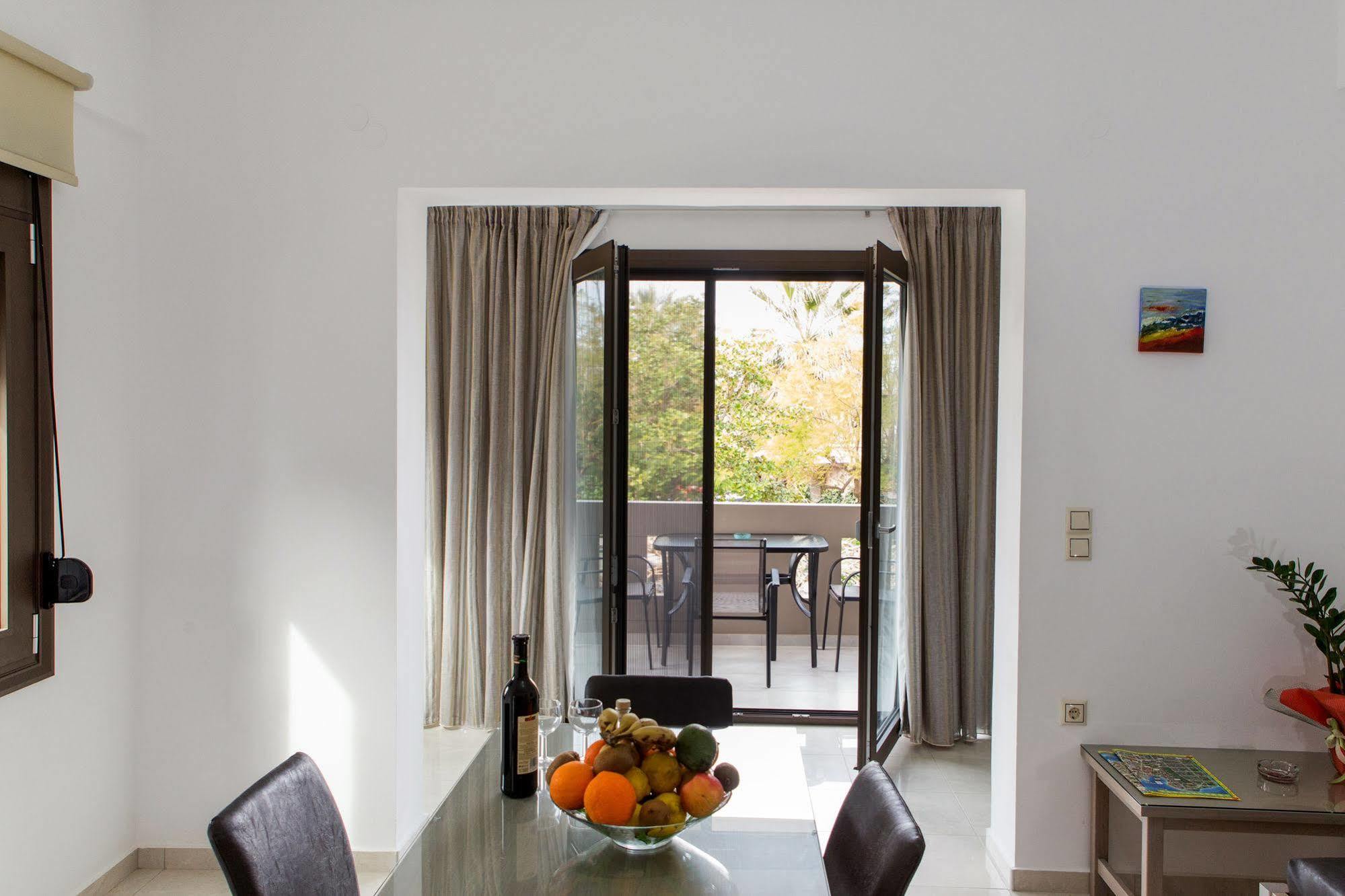 Angela Apartments Като Дарацо Екстериор снимка