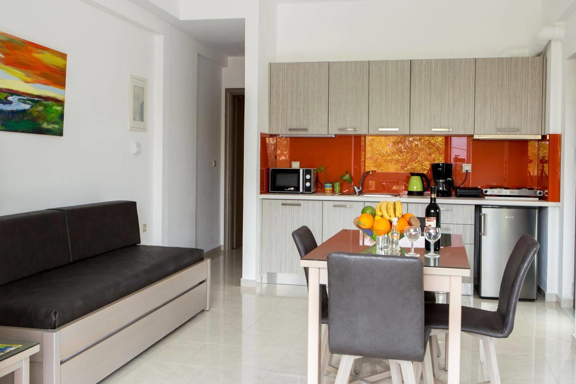 Angela Apartments Като Дарацо Екстериор снимка