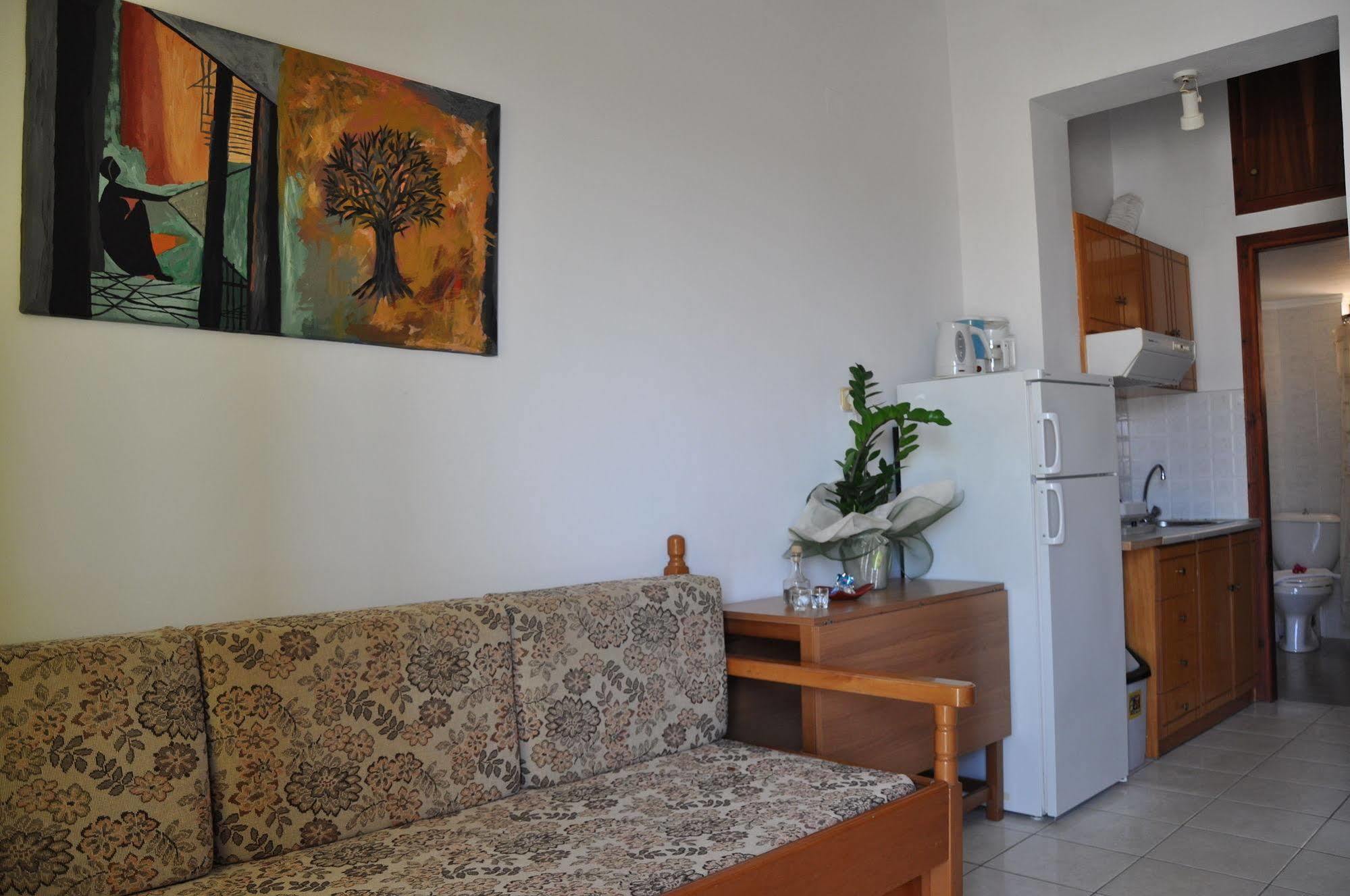 Angela Apartments Като Дарацо Екстериор снимка