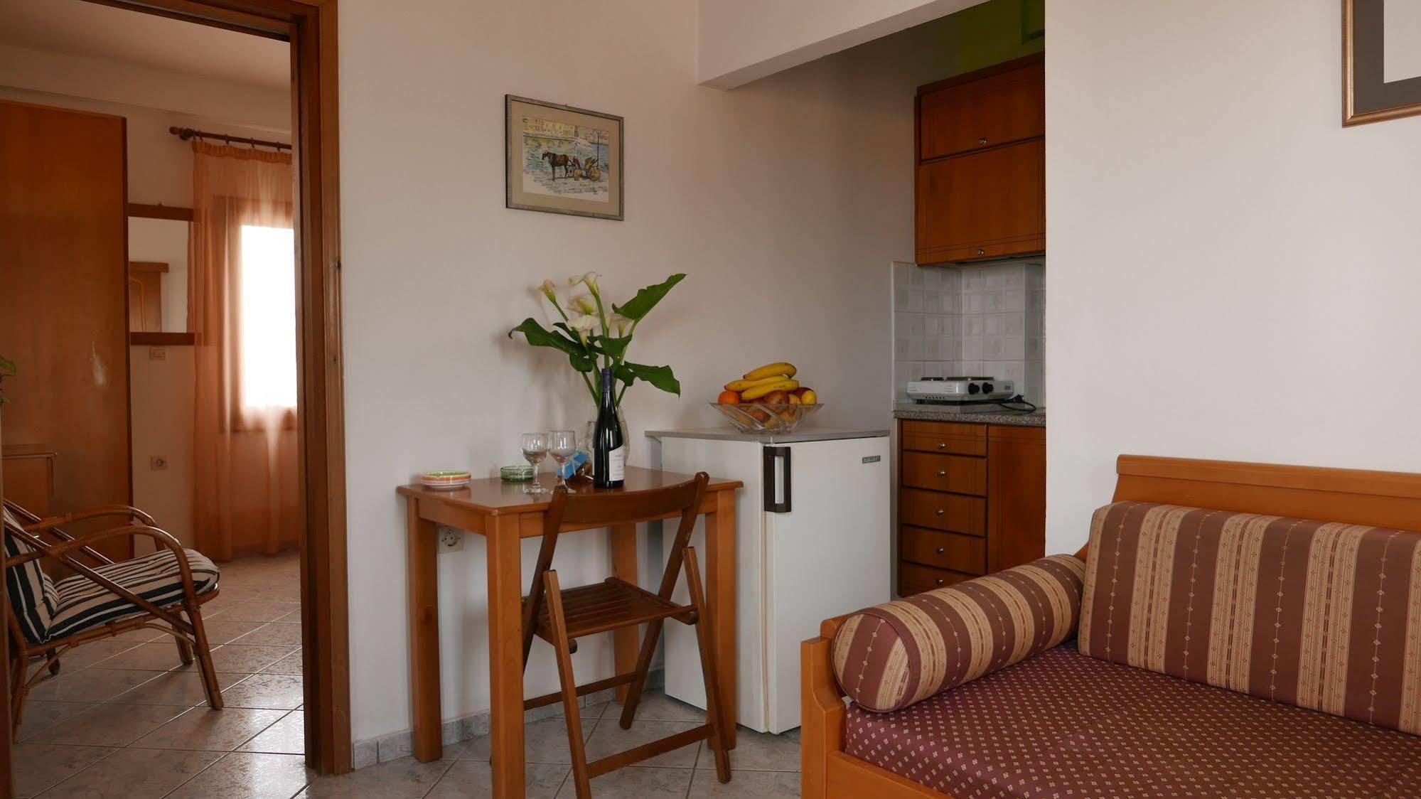 Angela Apartments Като Дарацо Екстериор снимка