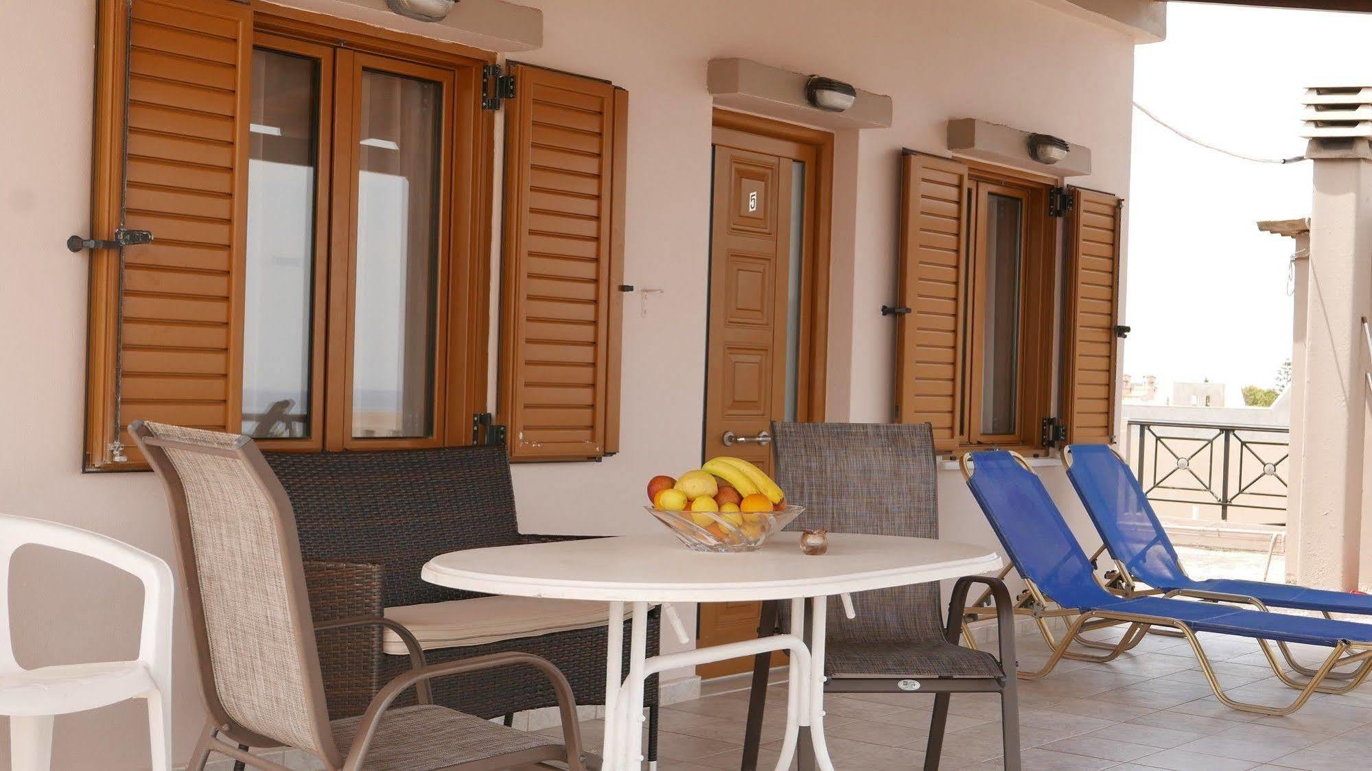 Angela Apartments Като Дарацо Екстериор снимка